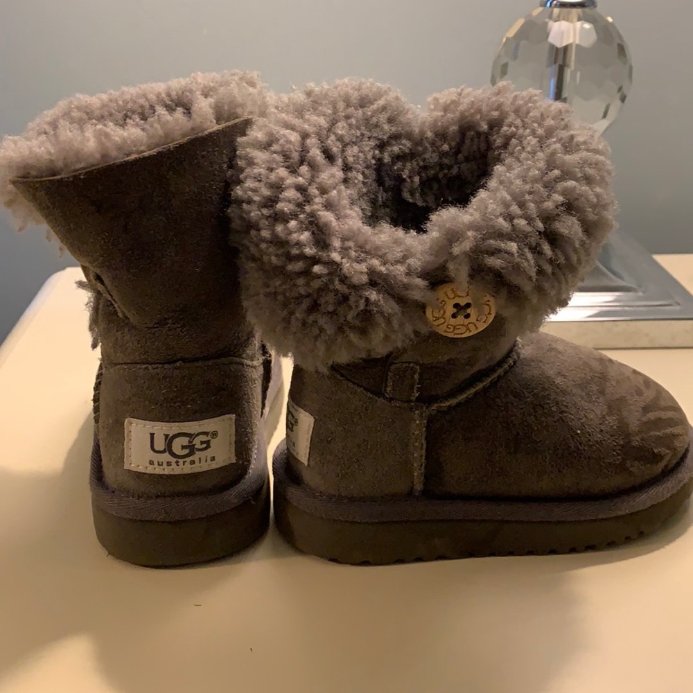 Girl’s Ugg boots with button detail!